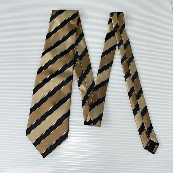 Milano Moda handmade diagonally striped tan and brown tie - Picture 2 of 7